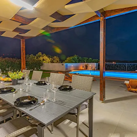 Gorgeous In 別荘 *