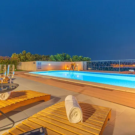 Gorgeous In シベニク