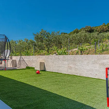 別荘 Gorgeous In シベニク