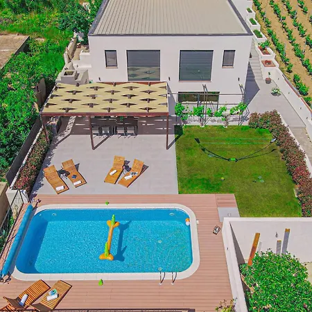 Gorgeous In שיבניק