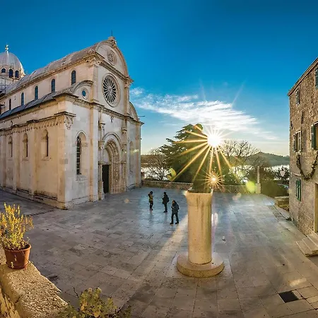 Gorgeous In * シベニク