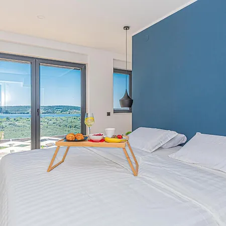 別荘 Gorgeous In シベニク