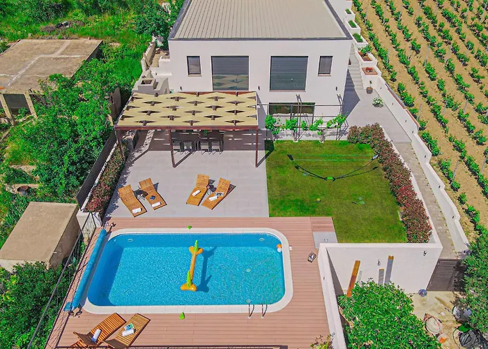 Gorgeous In שיבניק